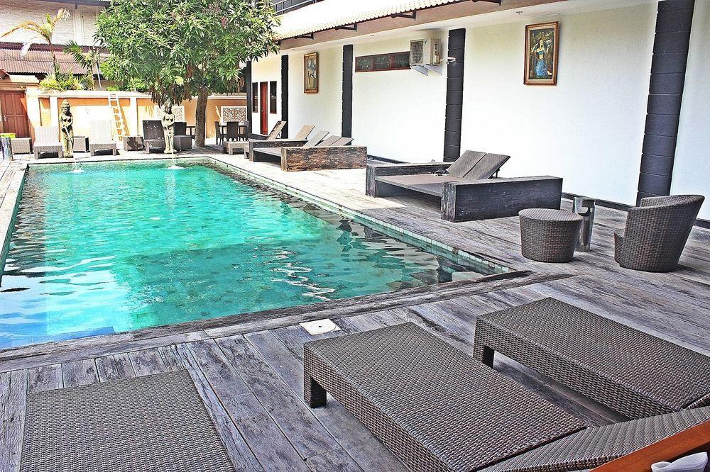 Mirah Hostel Legian Zewnętrze zdjęcie