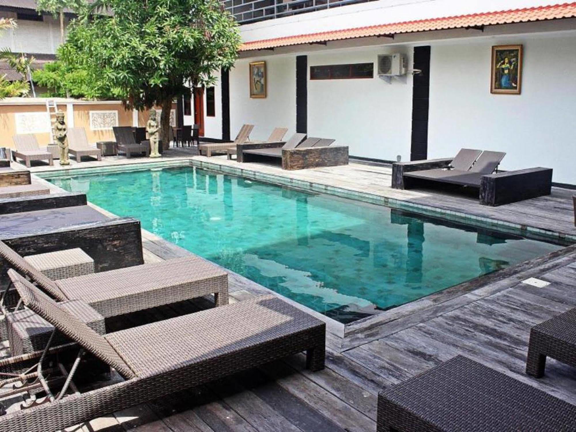 Mirah Hostel Legian Zewnętrze zdjęcie