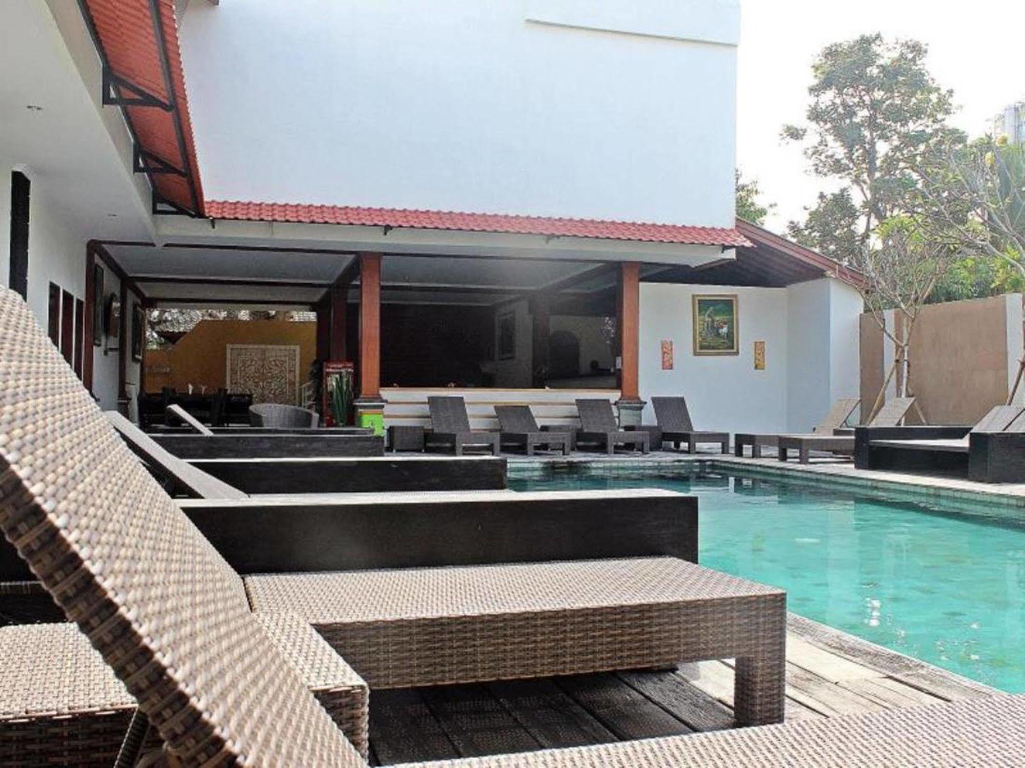 Mirah Hostel Legian Zewnętrze zdjęcie