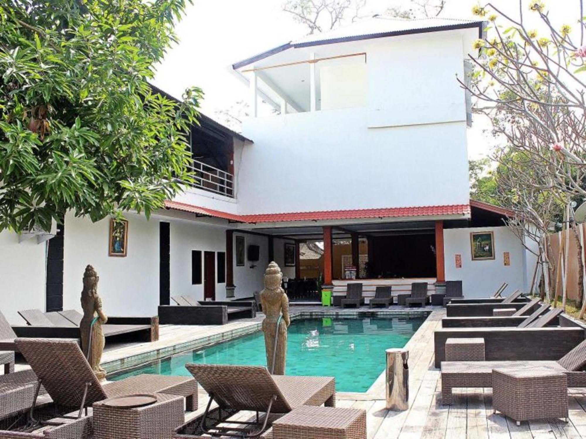 Mirah Hostel Legian Zewnętrze zdjęcie