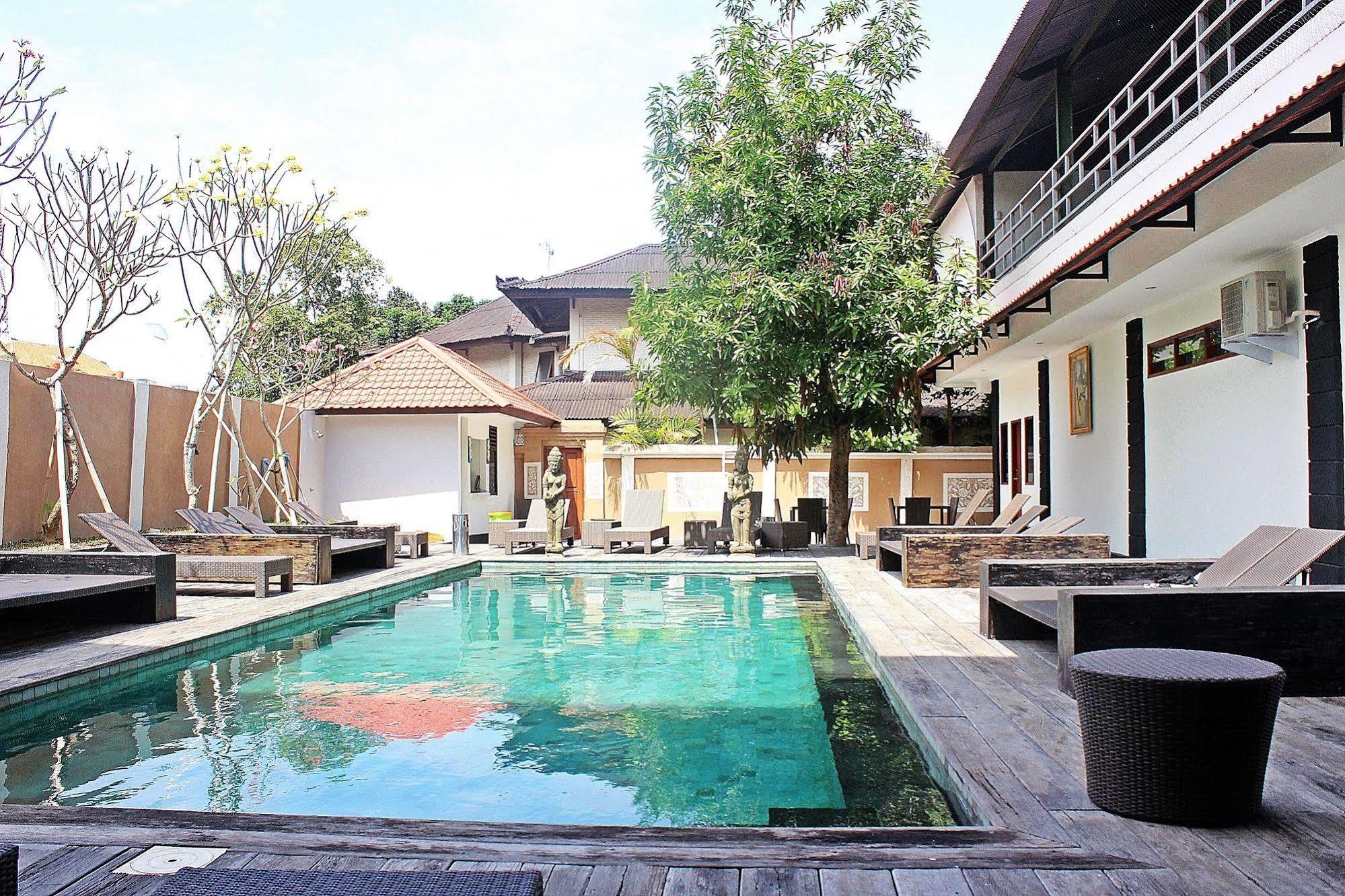 Mirah Hostel Legian Zewnętrze zdjęcie