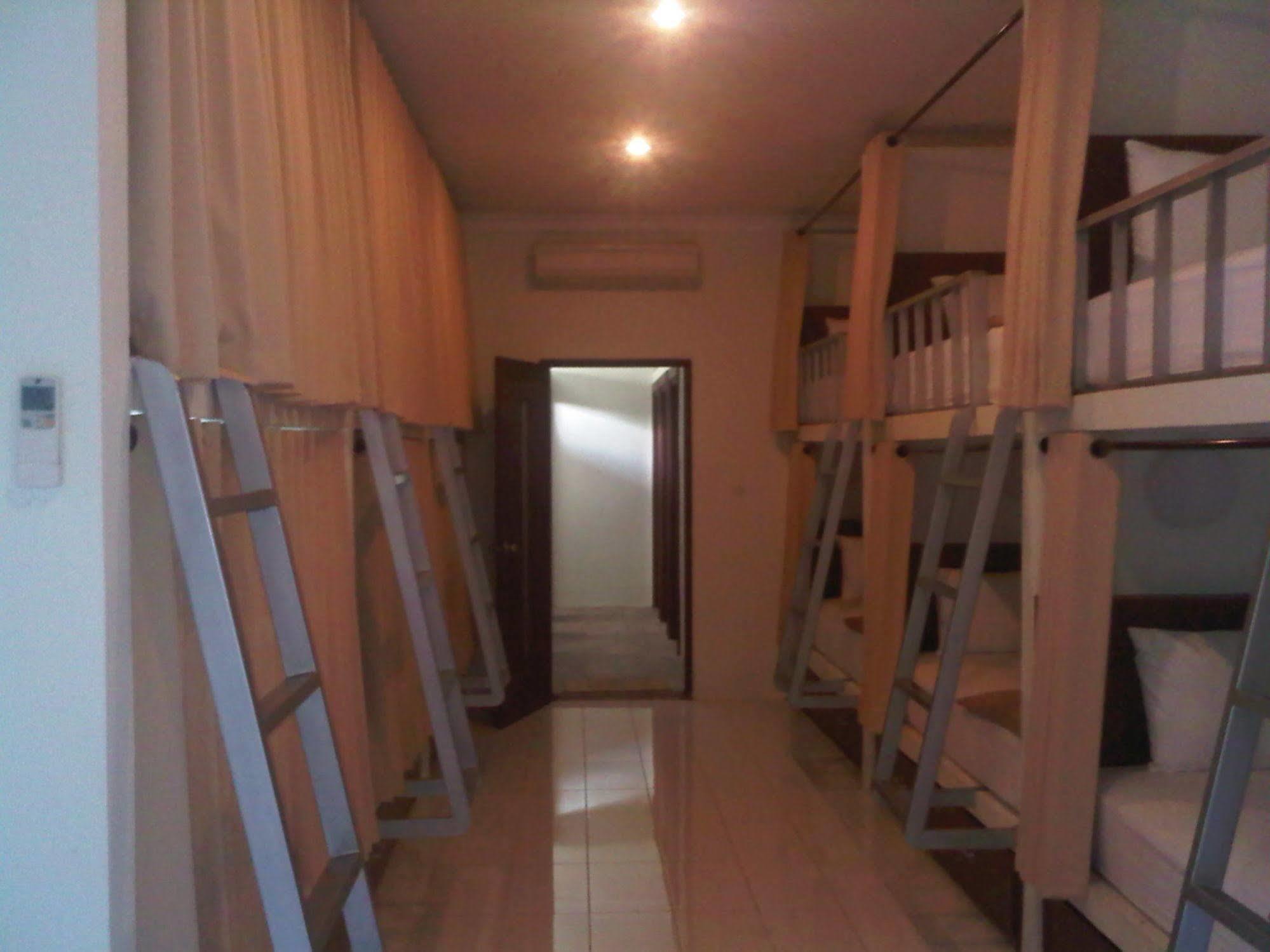 Mirah Hostel Legian Zewnętrze zdjęcie