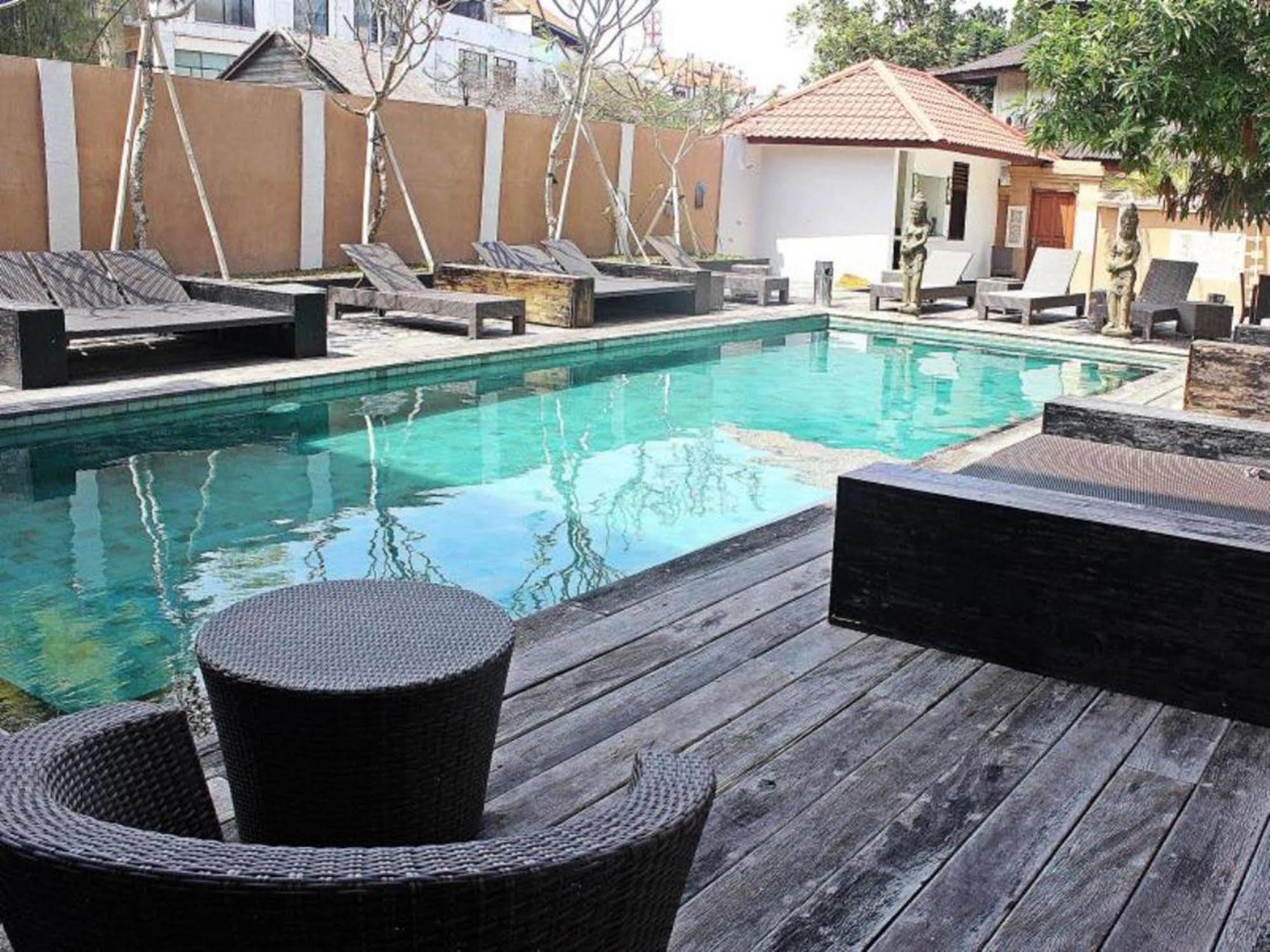 Mirah Hostel Legian Zewnętrze zdjęcie