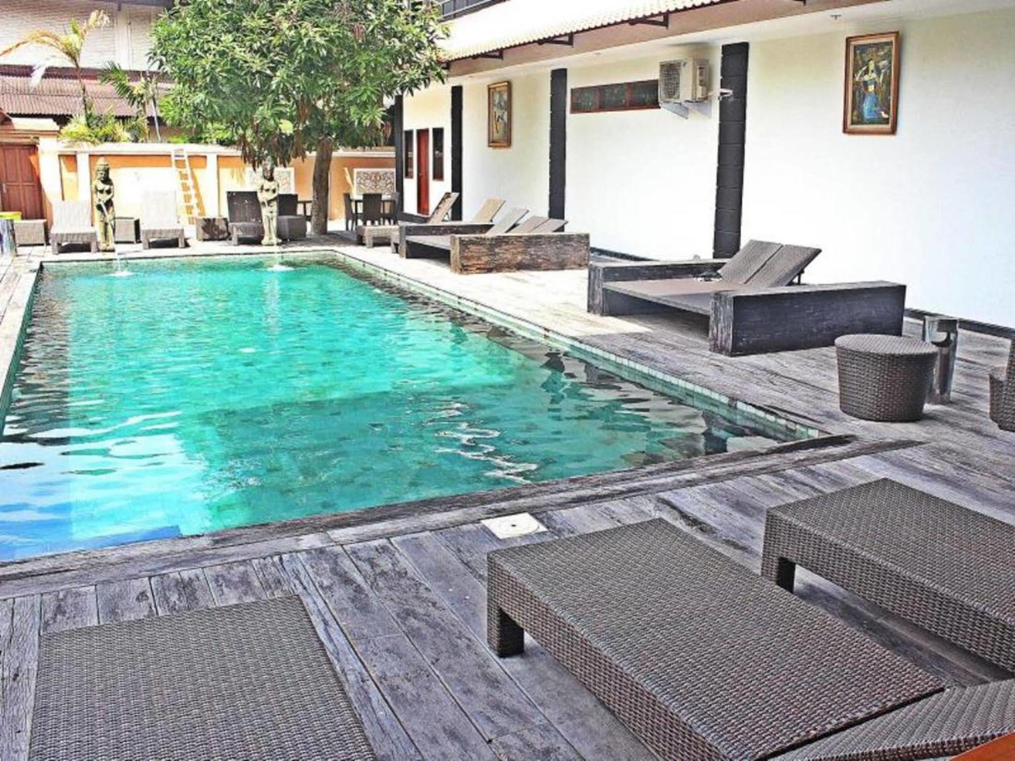 Mirah Hostel Legian Zewnętrze zdjęcie