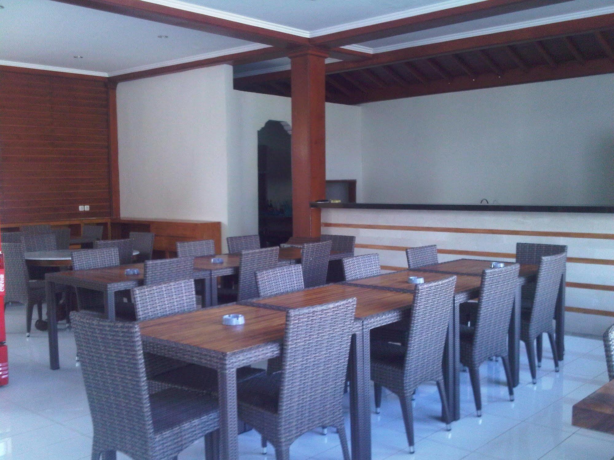 Mirah Hostel Legian Zewnętrze zdjęcie