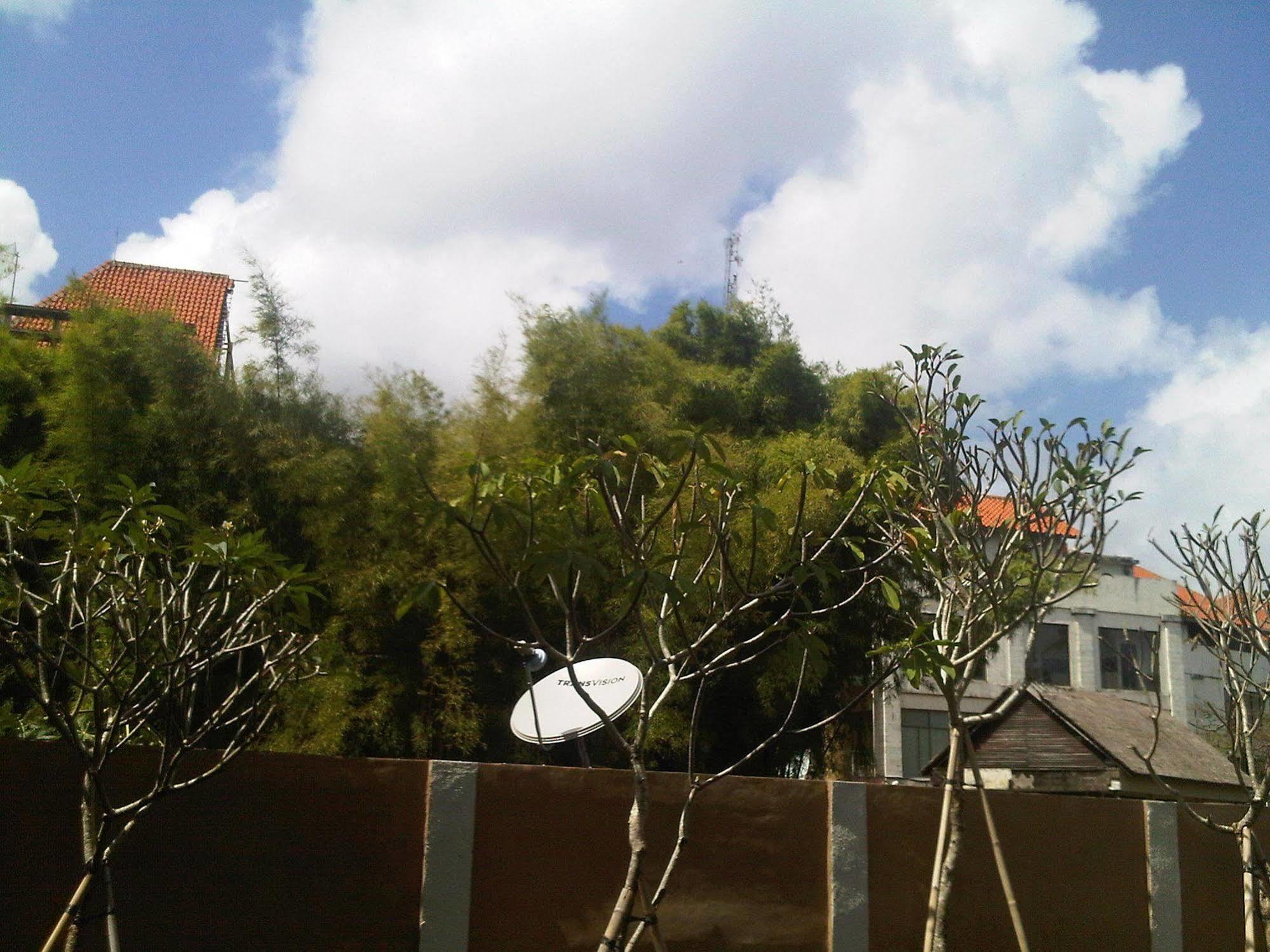 Mirah Hostel Legian Zewnętrze zdjęcie