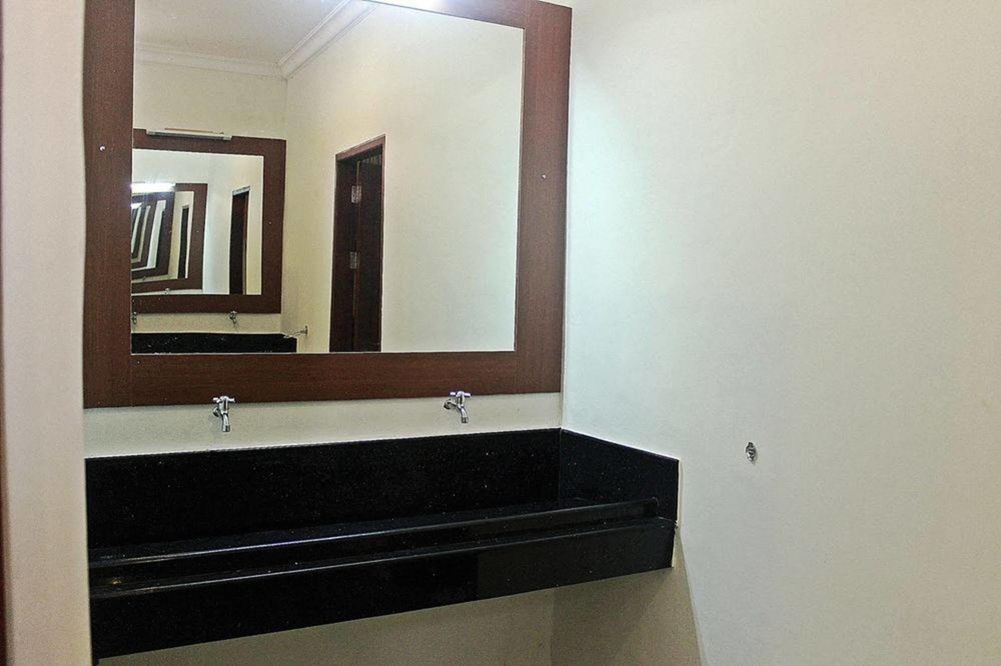 Mirah Hostel Legian Zewnętrze zdjęcie