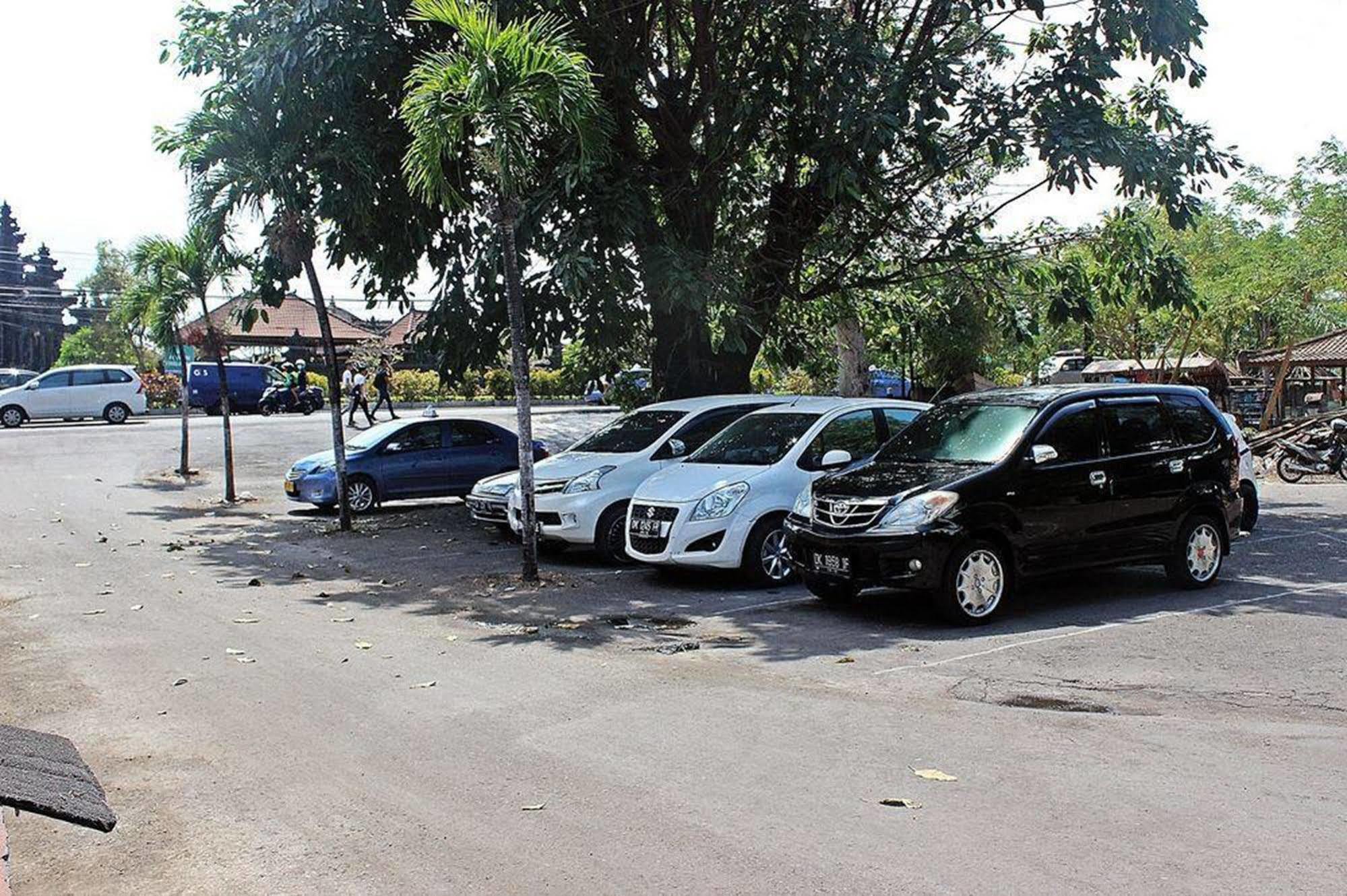 Mirah Hostel Legian Zewnętrze zdjęcie