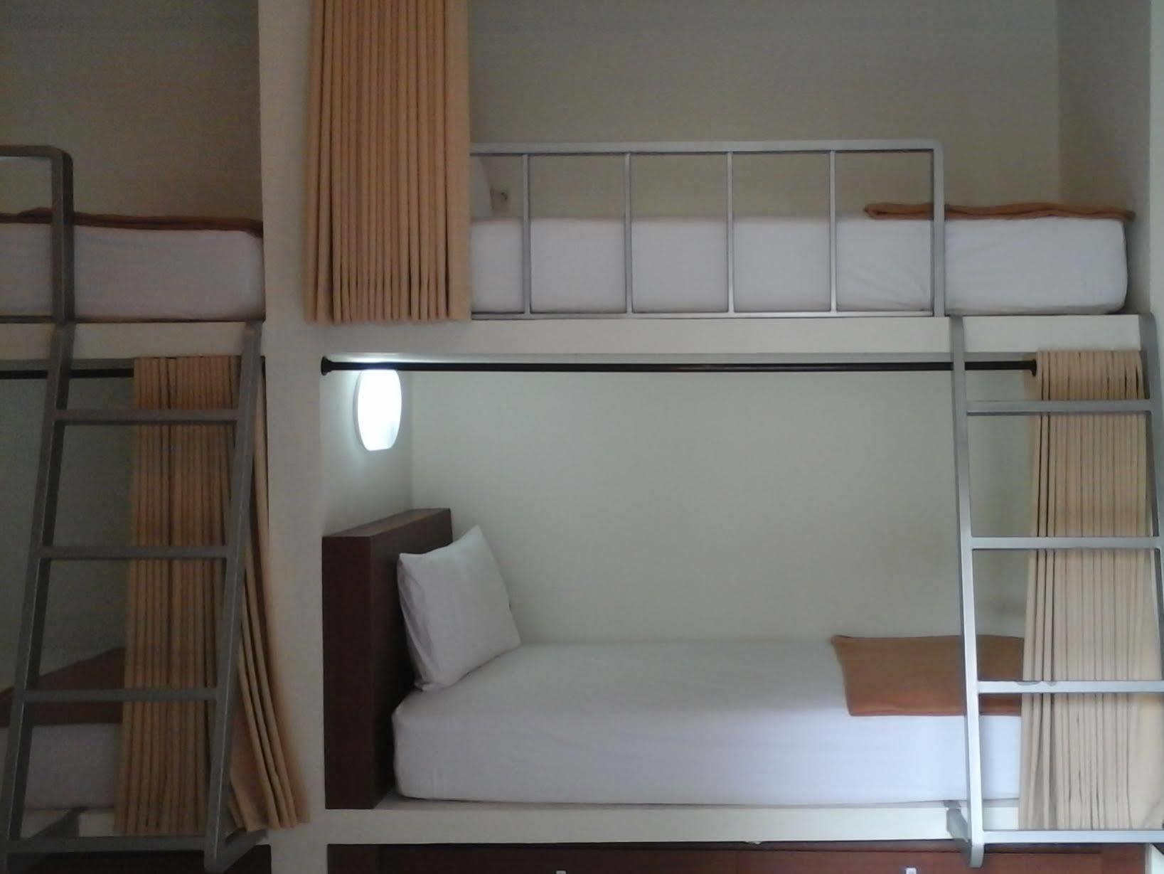 Mirah Hostel Legian Zewnętrze zdjęcie